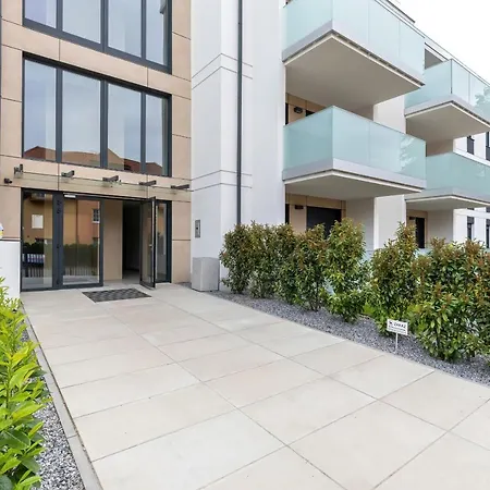 Sloneczny Z Dwiema Sypialniami I Parkingiem By Renters 아파트 레왈