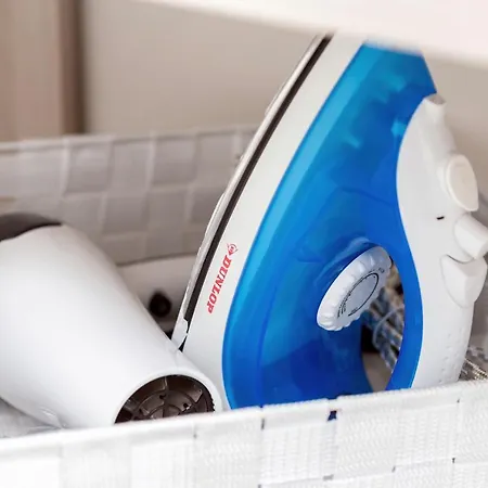 Sloneczny Z Dwiema Sypialniami I Parkingiem By Renters