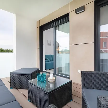 아파트 Sloneczny Z Dwiema Sypialniami I Parkingiem By Renters 레왈