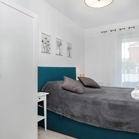 Sloneczny Z Dwiema Sypialniami I Parkingiem By Renters * 레왈